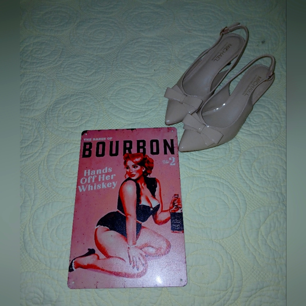 Vintage-Style Pinup Girl Metal Tin Sign – Retro Wall Art 11.5" x 8" – New